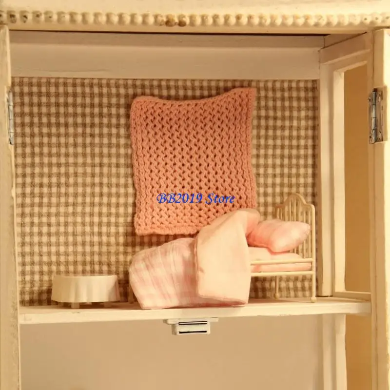 Q0KB Simulation Miniature Bed Bedding Model 1/12 Doll House Furniture Scene Display