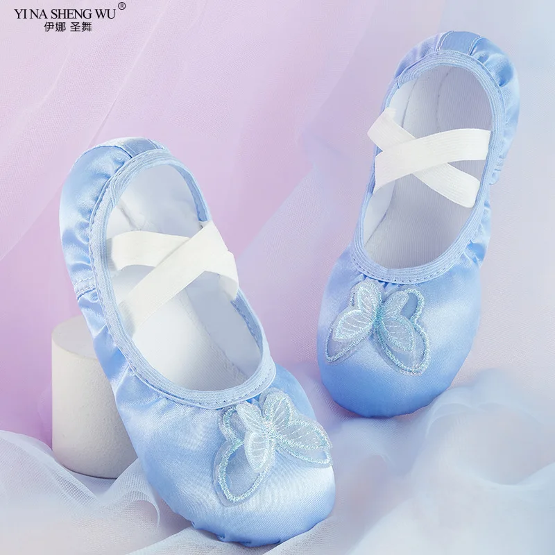 Infantil Princess Satin Ballet Sapatos de dança, chinelos de sola macia, borboleta bordada, garra de gato, sapatos de dança para meninas, novo