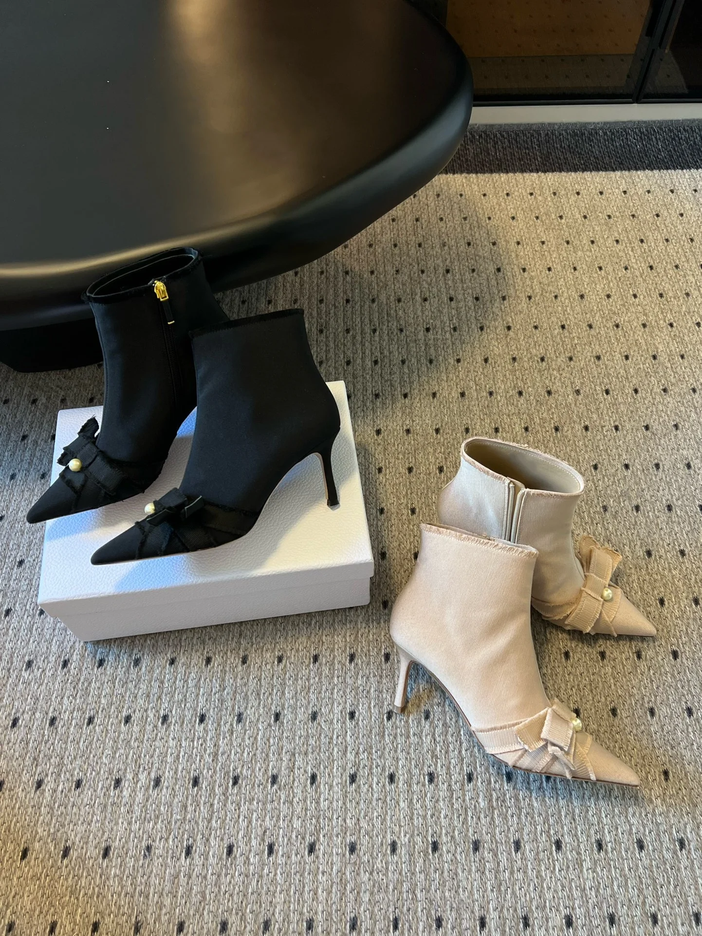 

2025 Elegant and Stylish Versatile Bow-Knot Pearl High-Heeled Ankle Boots