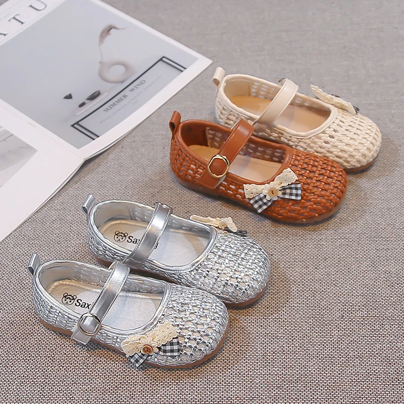 

Girls Beach Shoes Hollowed-out Sweet Bows Kids Sandals Versatile Soft Sole 2026 Summer New Children Princess Shoes Korean Style