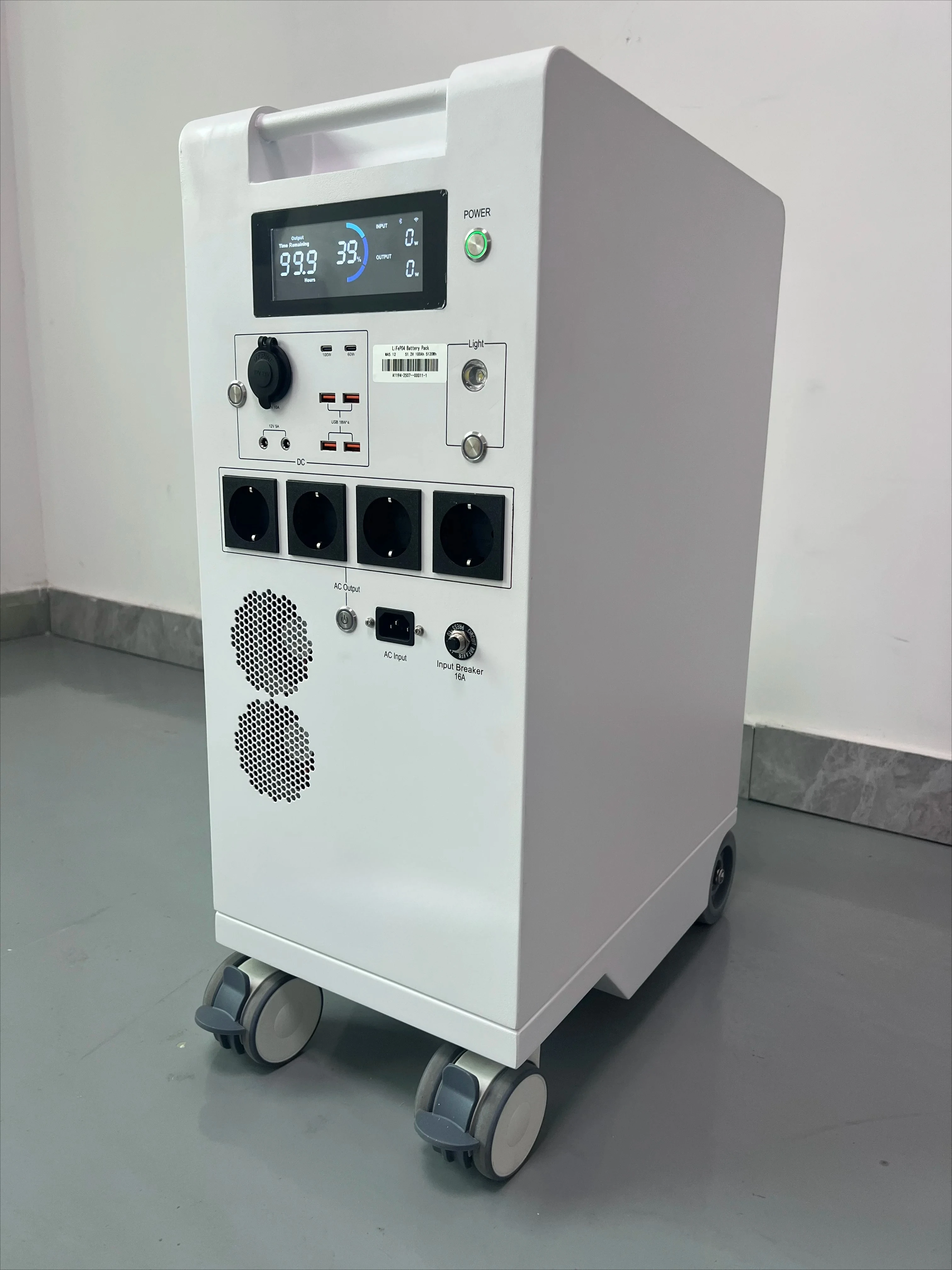 All in One Deep Cycle High Capacity BMS 5120Wh 5000W Rechargeable Electric Portable Solar Generator  Power Station