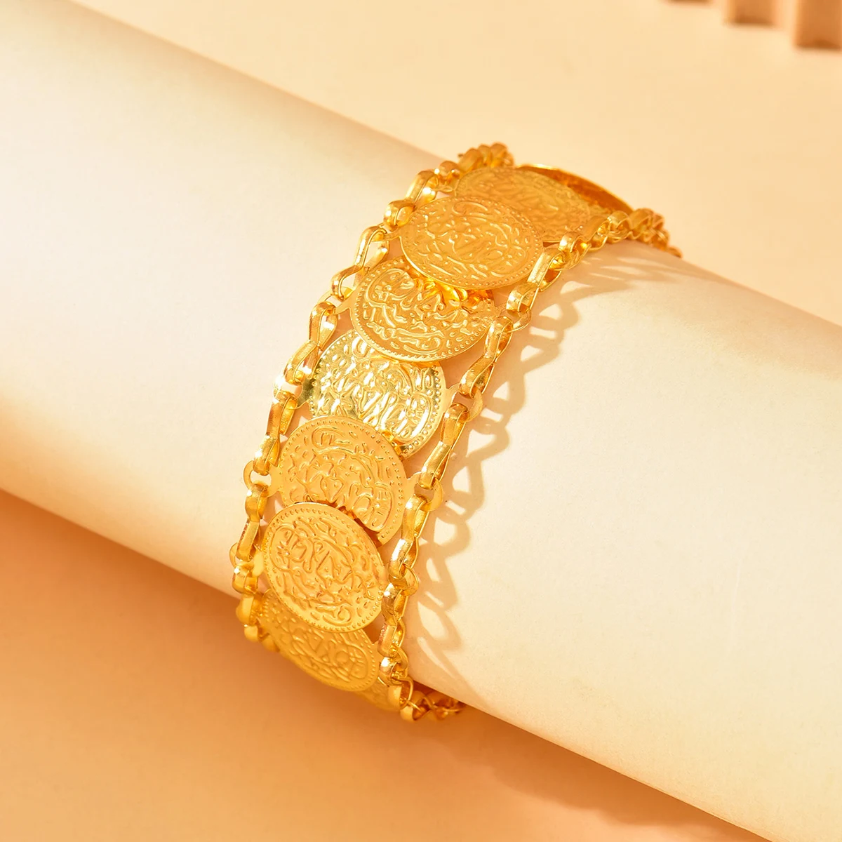 

Moroccan Gold-Plated Bridesmaid Open Hand Bracelet Carved Coin Pattern Design Festival Gift Women's Jewelry