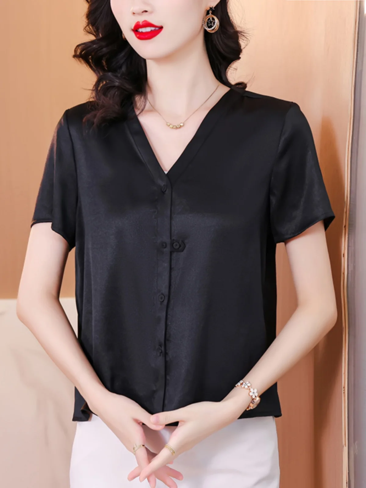 

Chinese Sle V-Ne ort Sve Silk irt Women's Heavyweight 40 Momme Silk Satin Face Xiangyun Cloth Summer Top