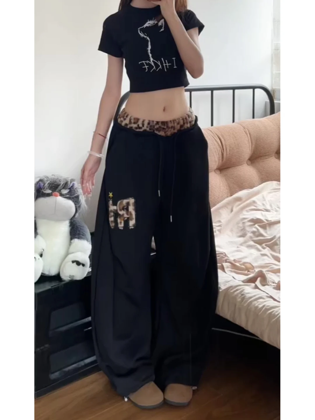 

Черные спортивные брюки с леопардовым принтом и меховыми вставками для женщин, в американском стиле, для джазовых танцев, с завышенной талией, Cleanfit