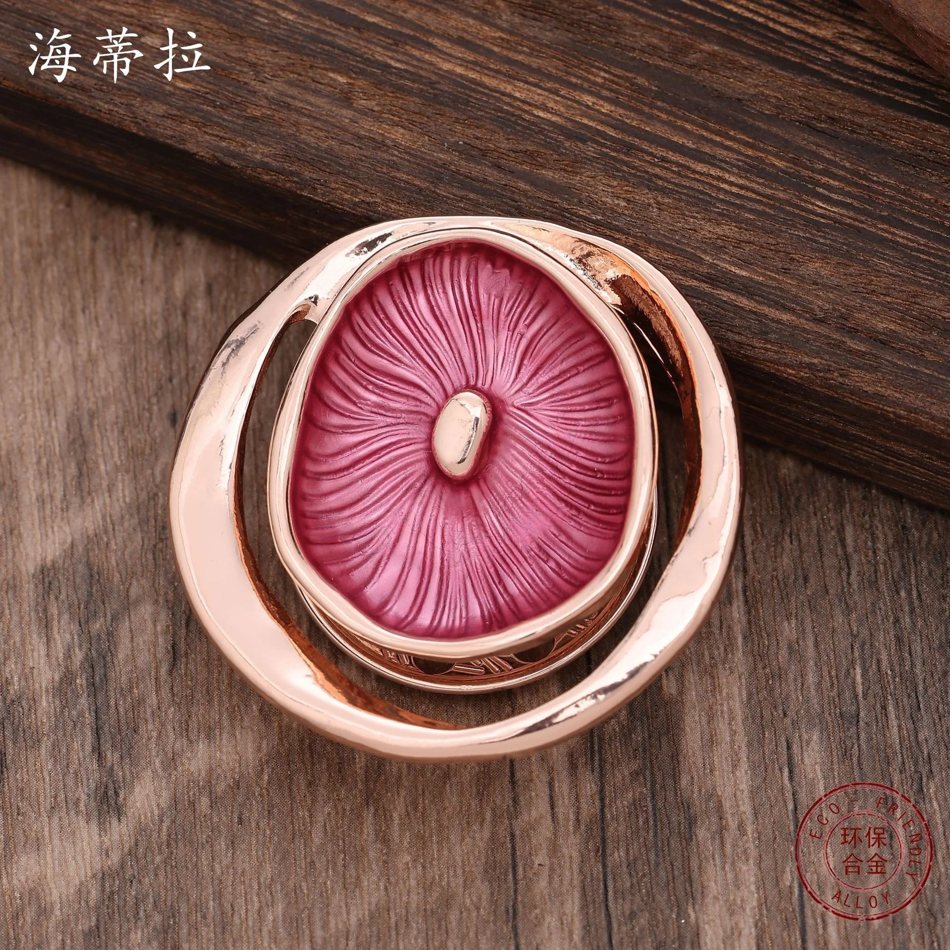 New Round Hollow Enamel Lotus Leaf Magnetic Suction Brooch For Women\'s High-end Fashion Gatherings On The Street
