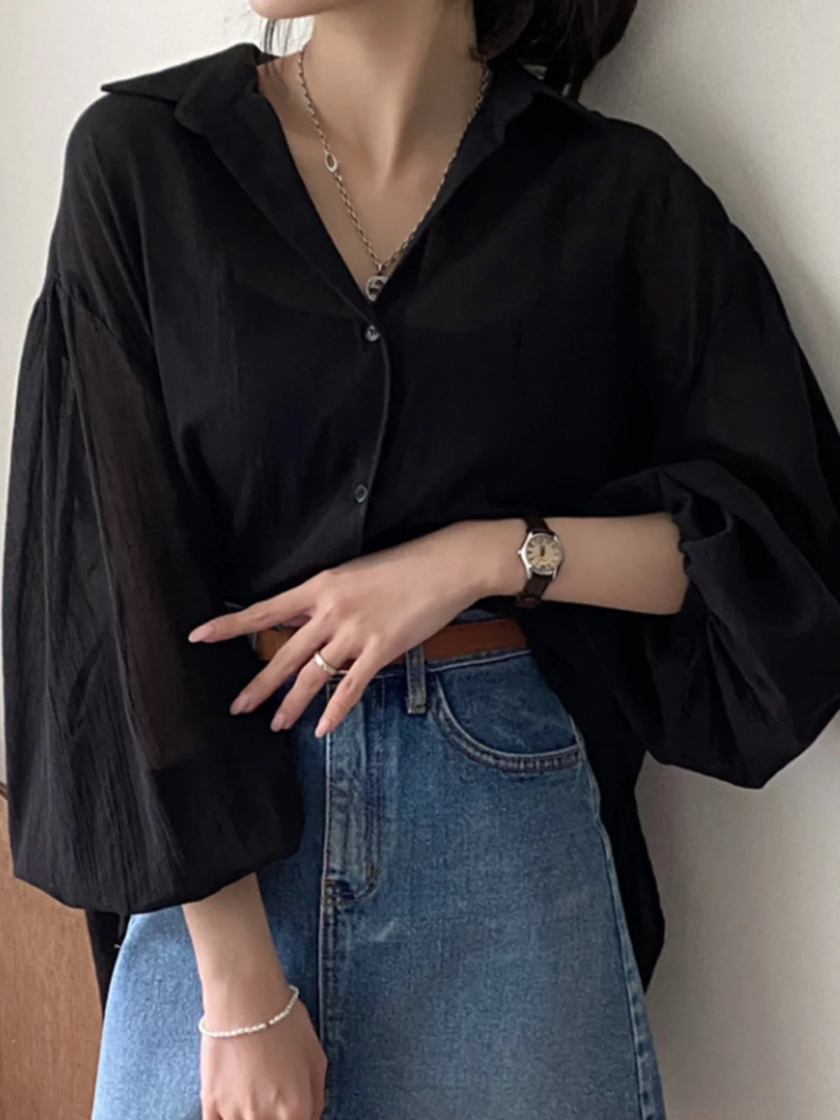 قميص نسائي رقيق للحماية من الشمس للربيع والصيف، تصميم بفتحة خلفية وربطة، أكمام طويلة، قميص فضفاض بلون واحد مع أزرار