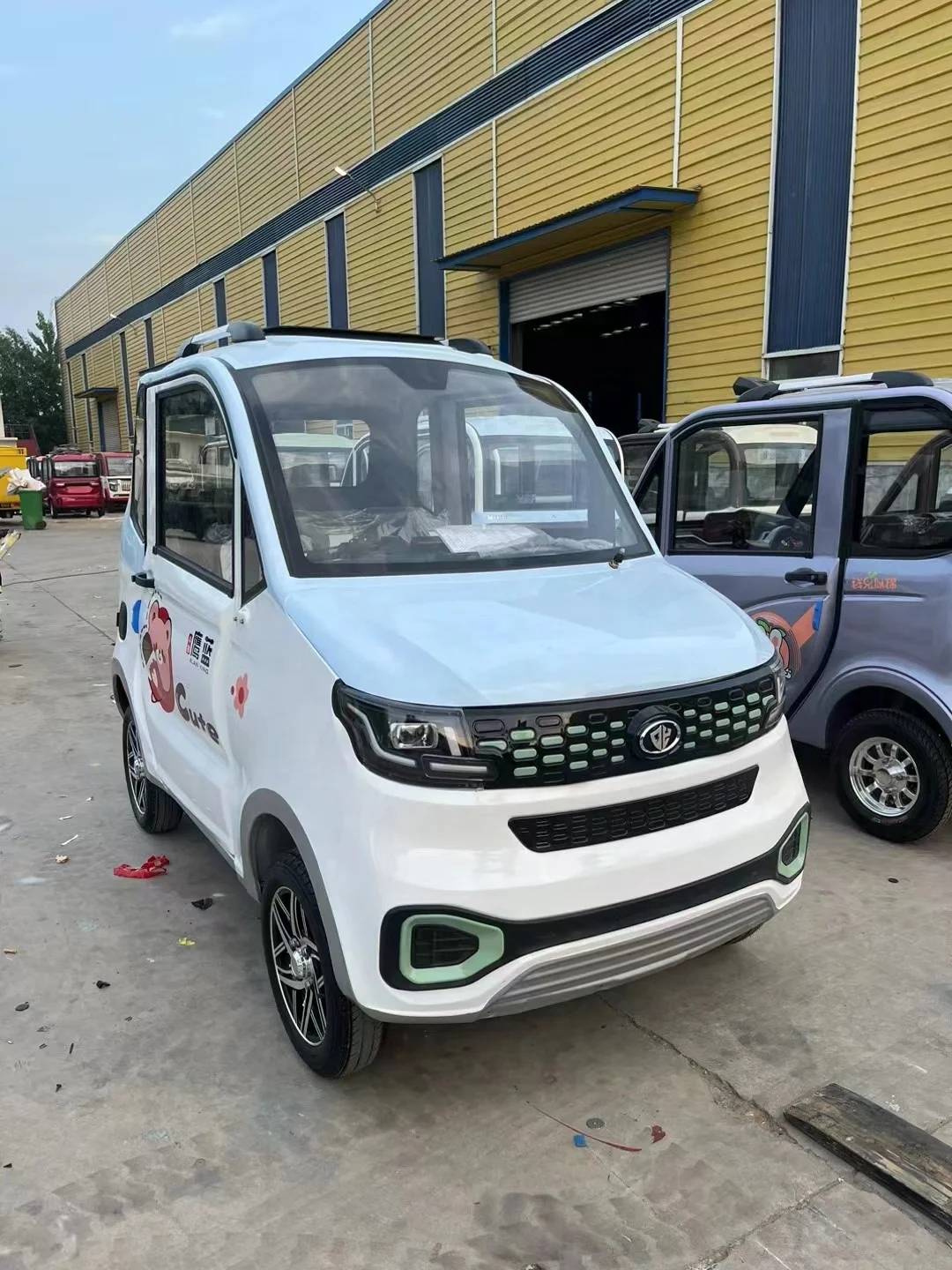 Chinese one person 4 wheel electric mini car with 4 seater without driving licence for adults