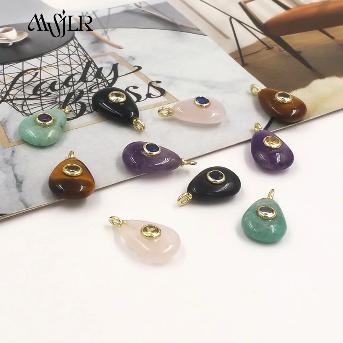 

SP046 2025 Simple Elegant Gemstone Zircon Classic Shape Pendant With 18k Gold Plated For Girls Birthday Gifts