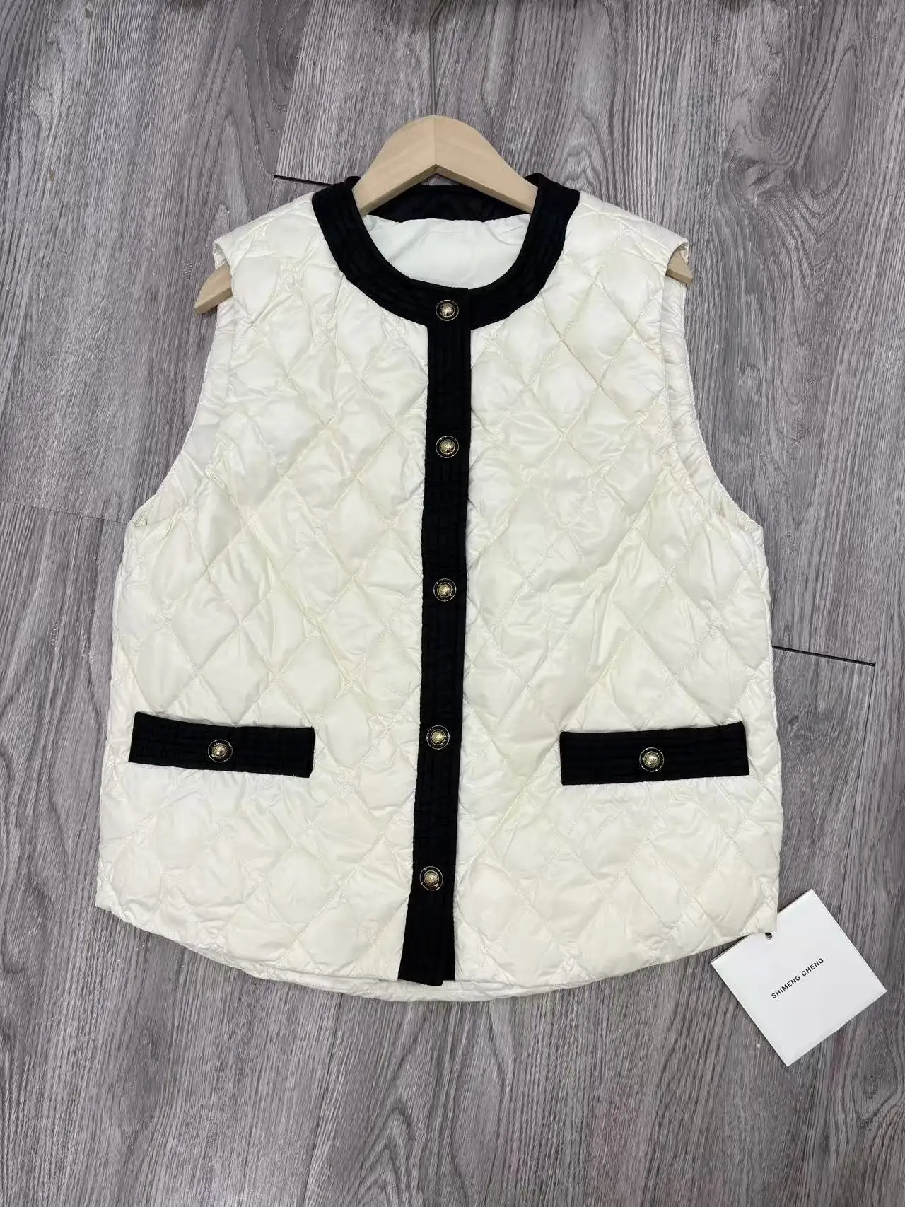 Faionable ort Svel round Nedown Jaet 2025 Autumn New Sle Women's Puffer Vest Ele Sle White Du down