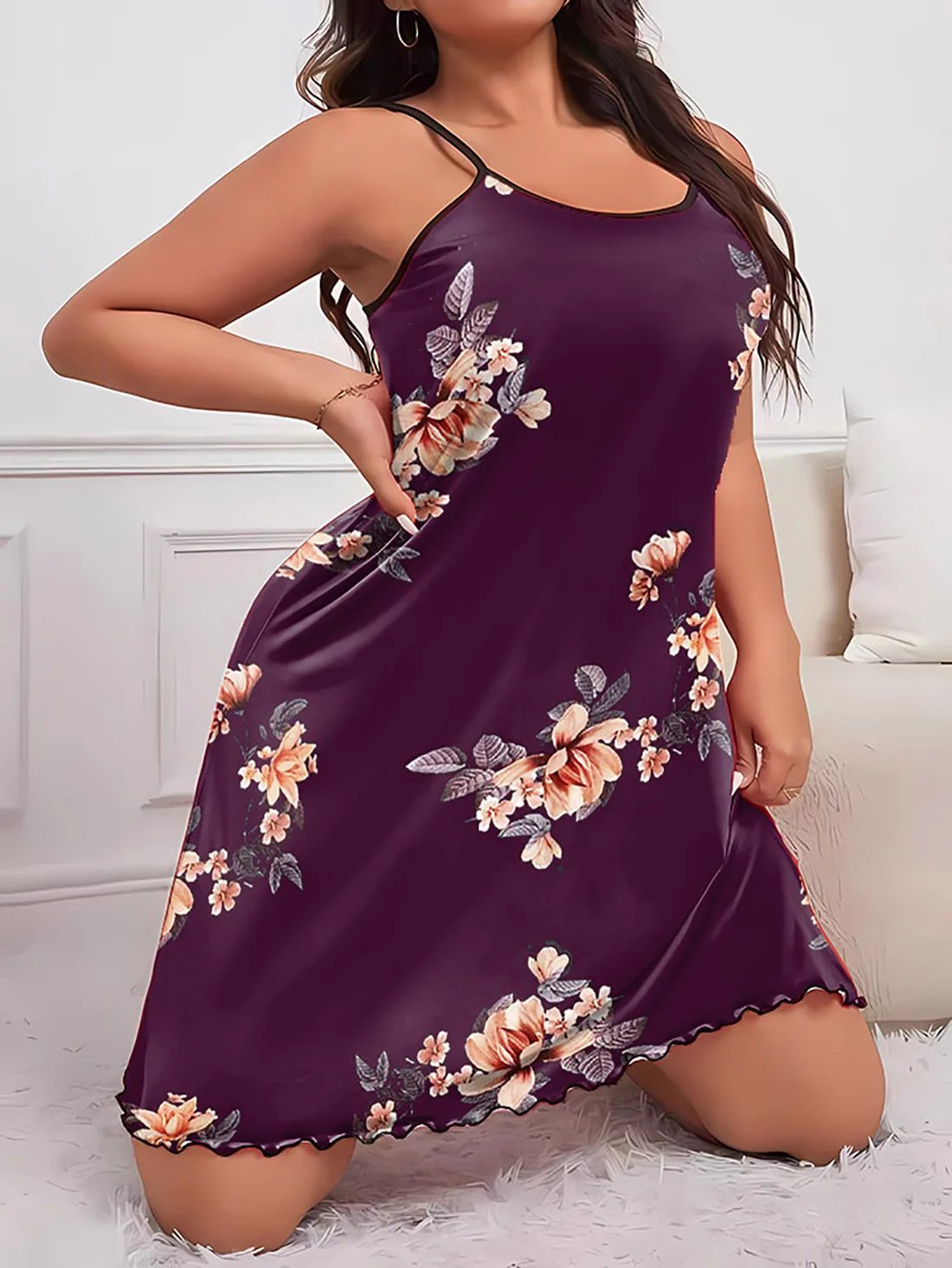 

Женское платье-комбинация больших размеров.