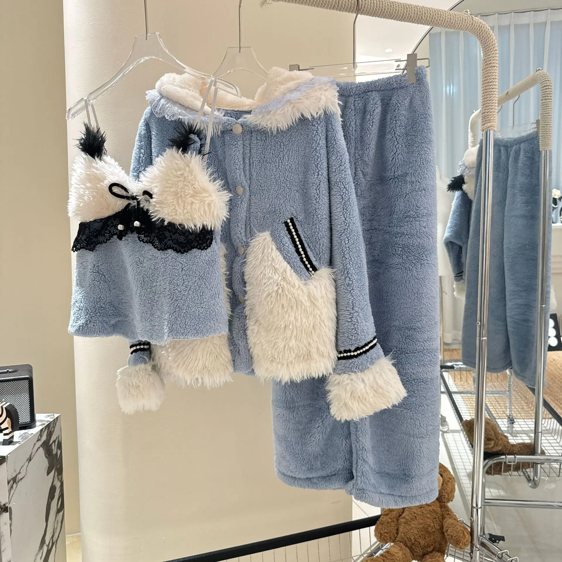 بيجامات نسائية من الفلانيل مكونة من ثلاث قطع للخريف والشتاء على الطراز الفرنسي الحلو ملابس منزلية من الدانتيل بدلة بيجامات ملابس غير رسمية