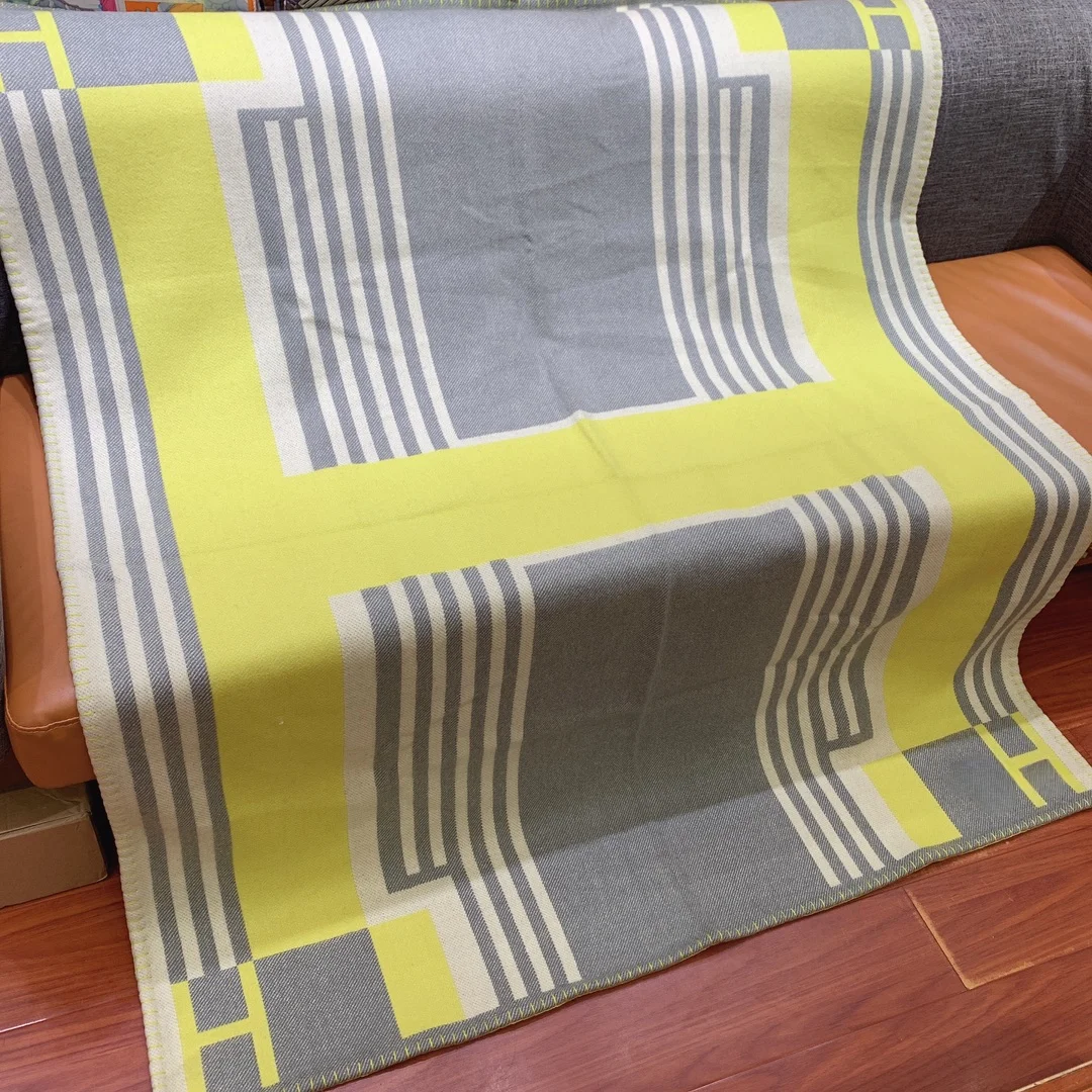 Luxury Brand Throw Blanket Home Throw Exquisite Handcrafted Outdoor Camping Blanket Wool Blanket 68091280 Conditioning Blanket