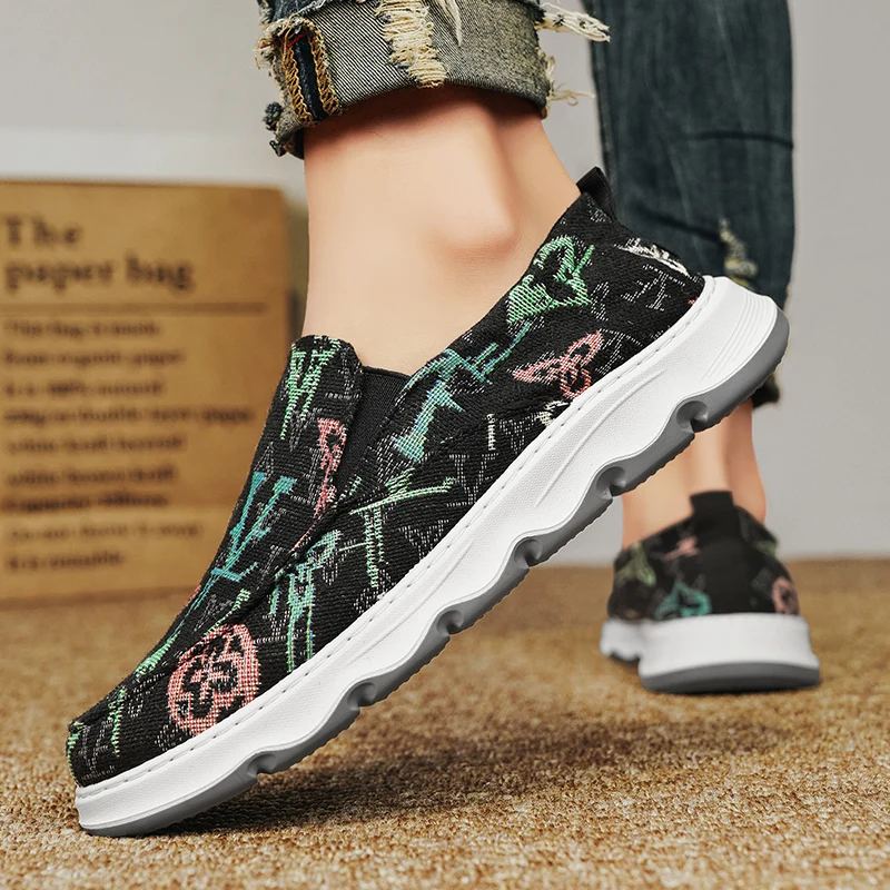 

New Fashionable, Lightweight, Comfortable, Casual Walking Breathable Canvas Men's Shoes