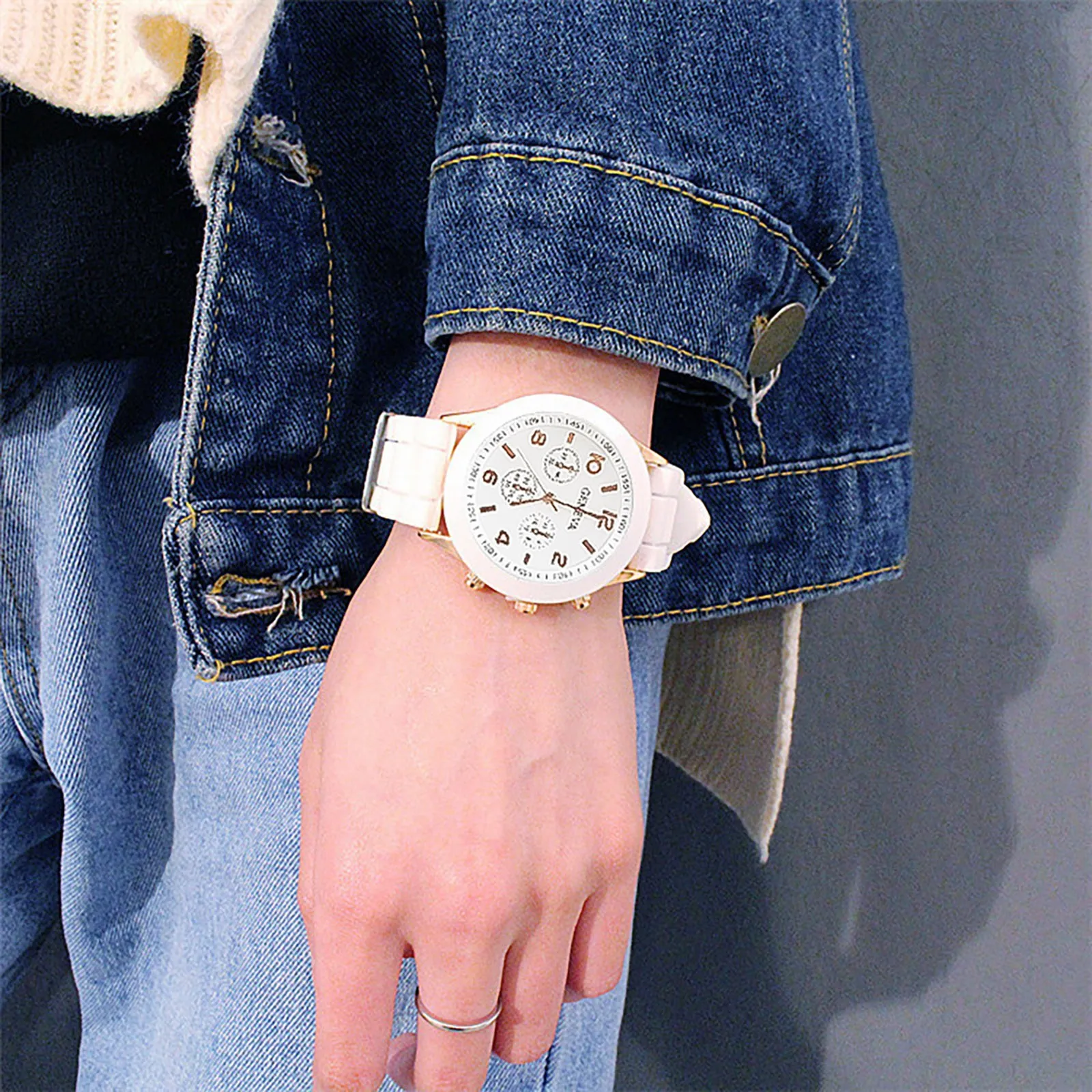 Women'S Waterproof Watch Jelly Quartz Watch Round Arabic Numeral Dial Silicone Strap Fashion Watch Decoration Gift