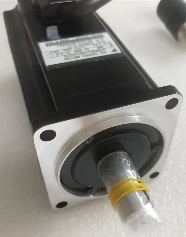 Genuine Original SGMAH-04A1A21D Brand new servo motor，SGMAH 04A1A21D，Fast shipping
