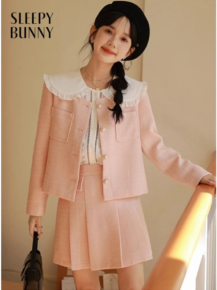

Elegant Tweed Two-Piece Set French Style Short Jacket with Pearl Buttons High Waist Pleated Skirt Outfit Autumn Fashion Look