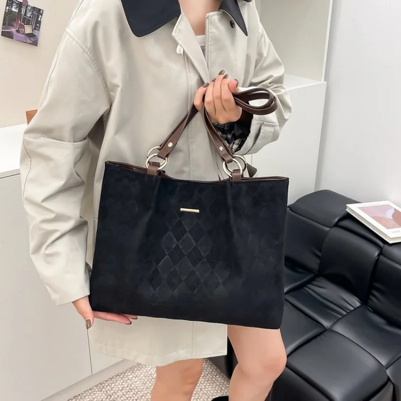 

Luxury Women's Hand Bags Made Of Premium Leather Boasting Trendy Vintage High-End Look​