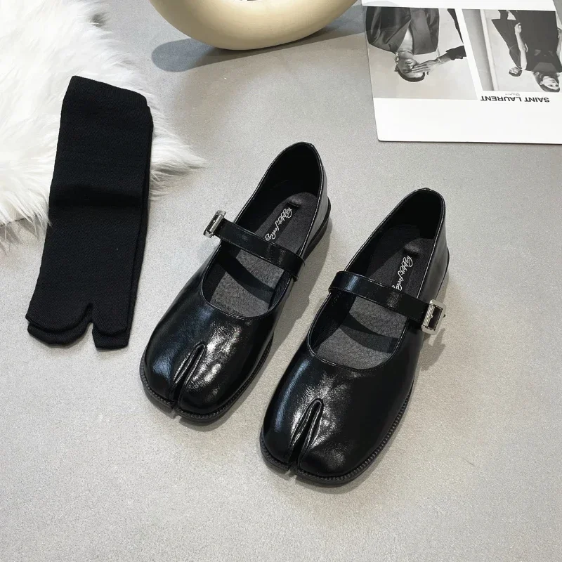 Novelty Split Toe flat shoes woman quality leather mary janes Japanese style trotters flats ankle bele Tabi ninja loafers women