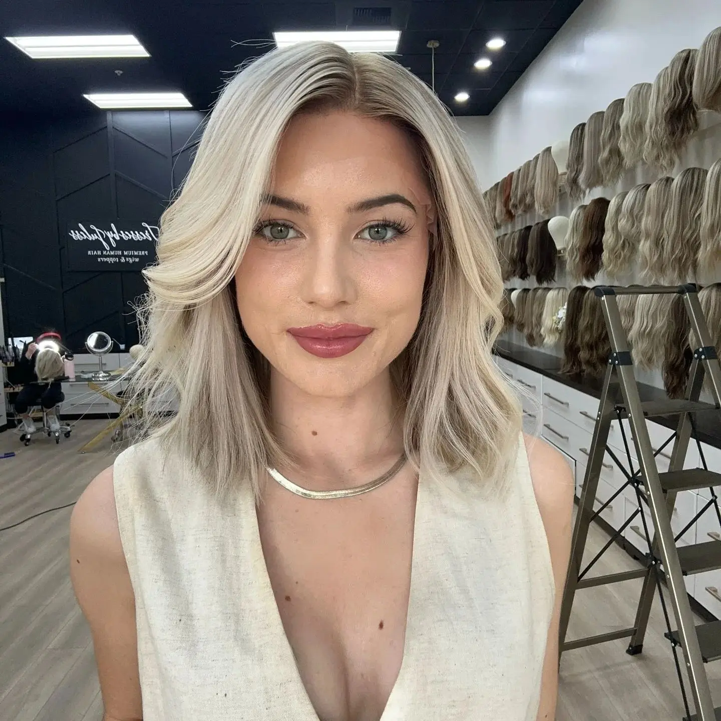 

12 Inches Bob Ombre White Blonde Highlights Synthetic Lace Front Wig High Quality Heat Resistant Fiber Soft Natural Wave Wig