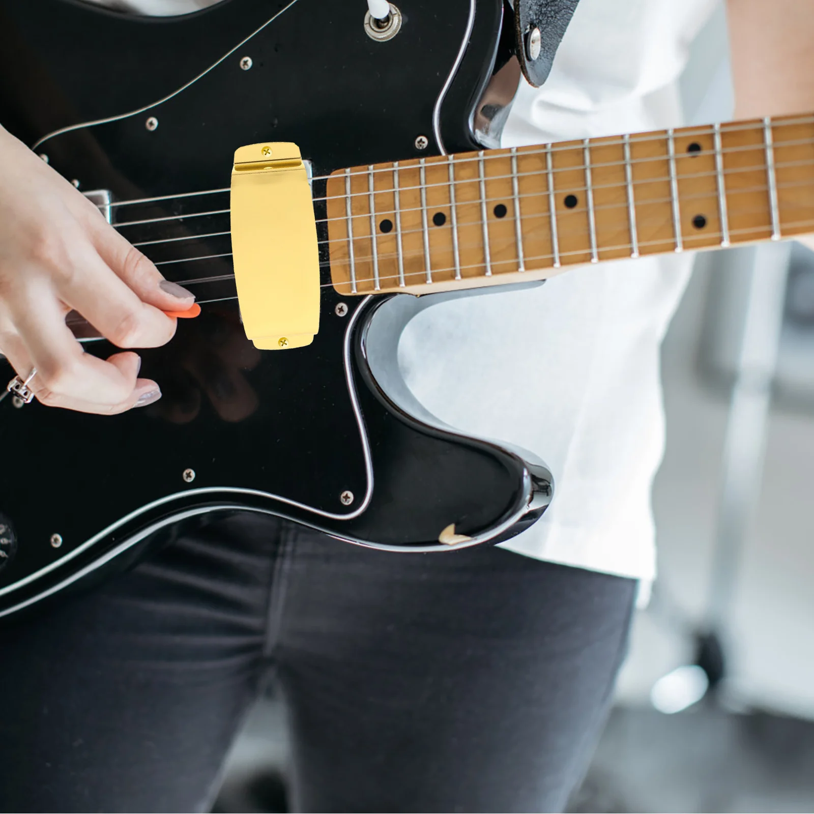 

1Pcs Zinc Alloy Bass Pickup Cover Protective Plate Resists Damage Preserves Sound Quality Compact Design Easy to Store and Carry