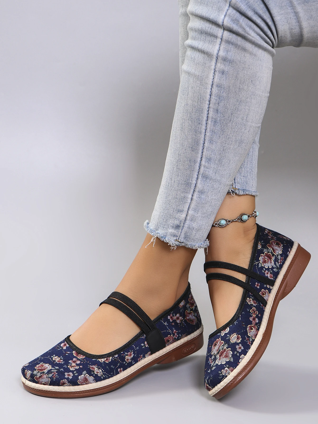 Spring New Women\'s Casual Sports Shoes Comfortable, Breathable, Lightweight, Wear resistant Lazy Shoes, Soft soled Flat Shoes