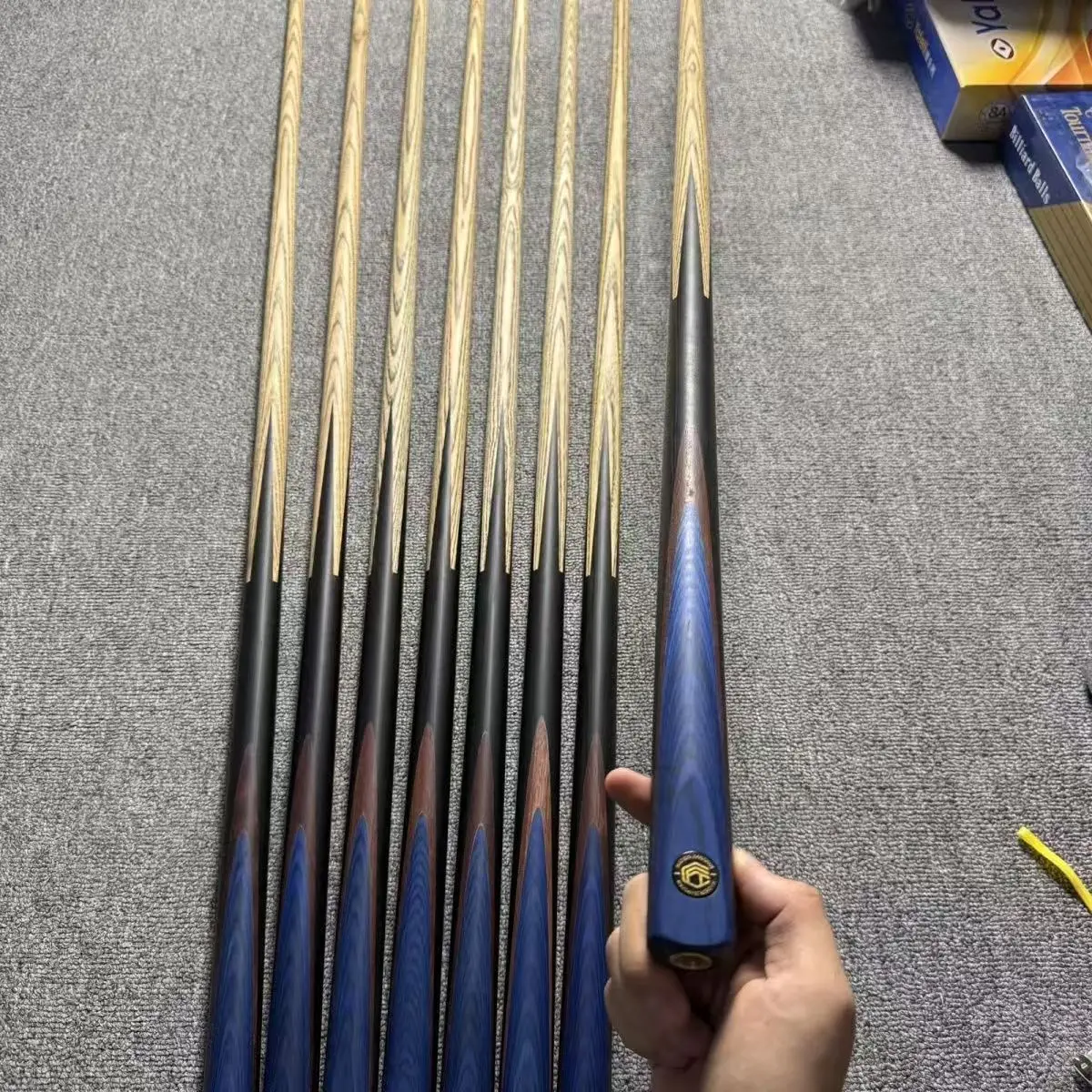 

Premium High Quality Carbon Fiber Snooker Cue Stick Pool Cue with Stainless Steel Joint Ebony Butt Sleeve Light Weight Durable