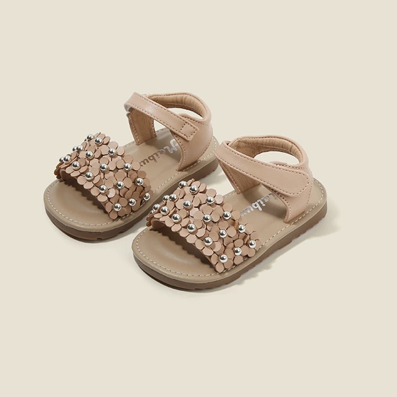 Sandalias de marca para niñas pequeñas, zapatos de verano con flores plateadas, negras y rosas para bebés y mujeres, zapatos para caminar con remaches completos, vestido de princesa para niños