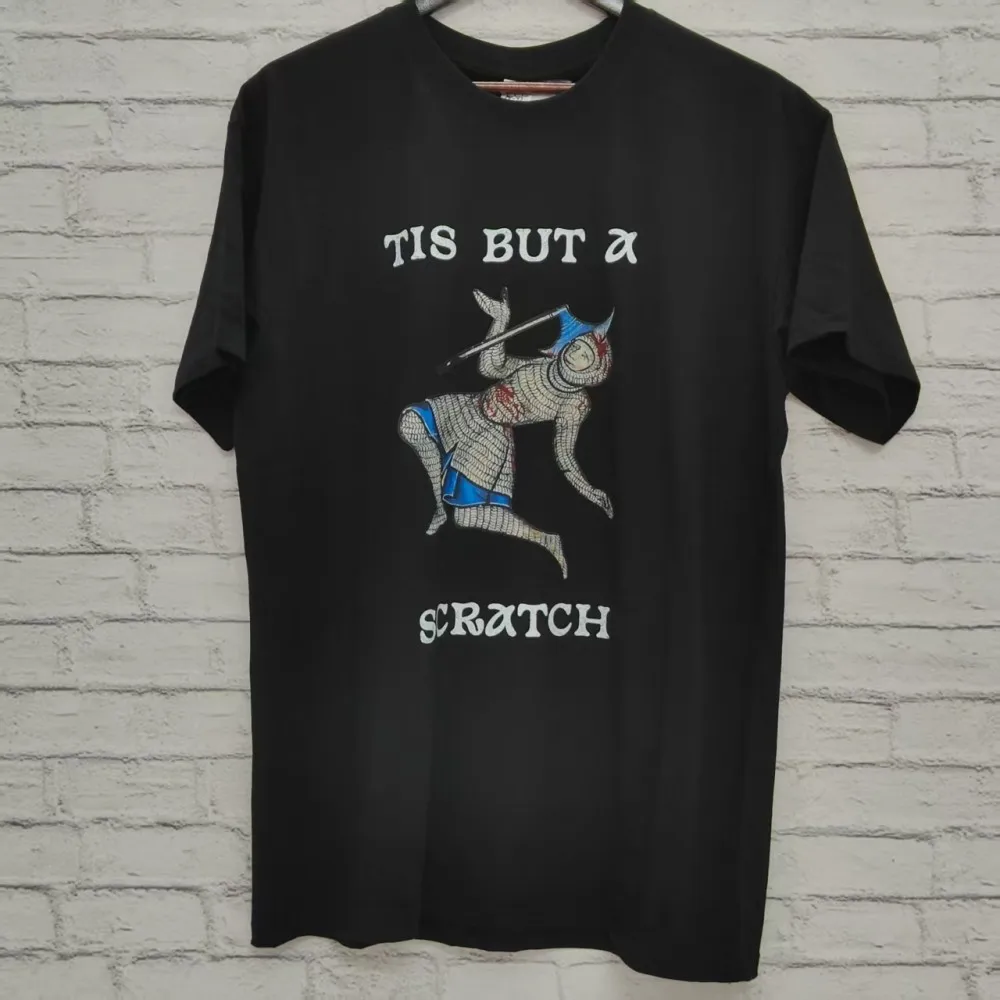 Tis But A Scratch Tee Funny Medieval Knight T-Shirt Vintage Meme Shirt Renaissance Fair Tops Men Crewneck Cotton Short Sleeve - Image 2