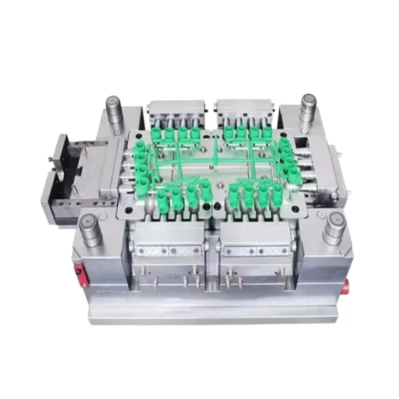 خبير في قالب حقن البلاستيك لصنع مكونات بلاستيكية خضراء على شكل دفعة