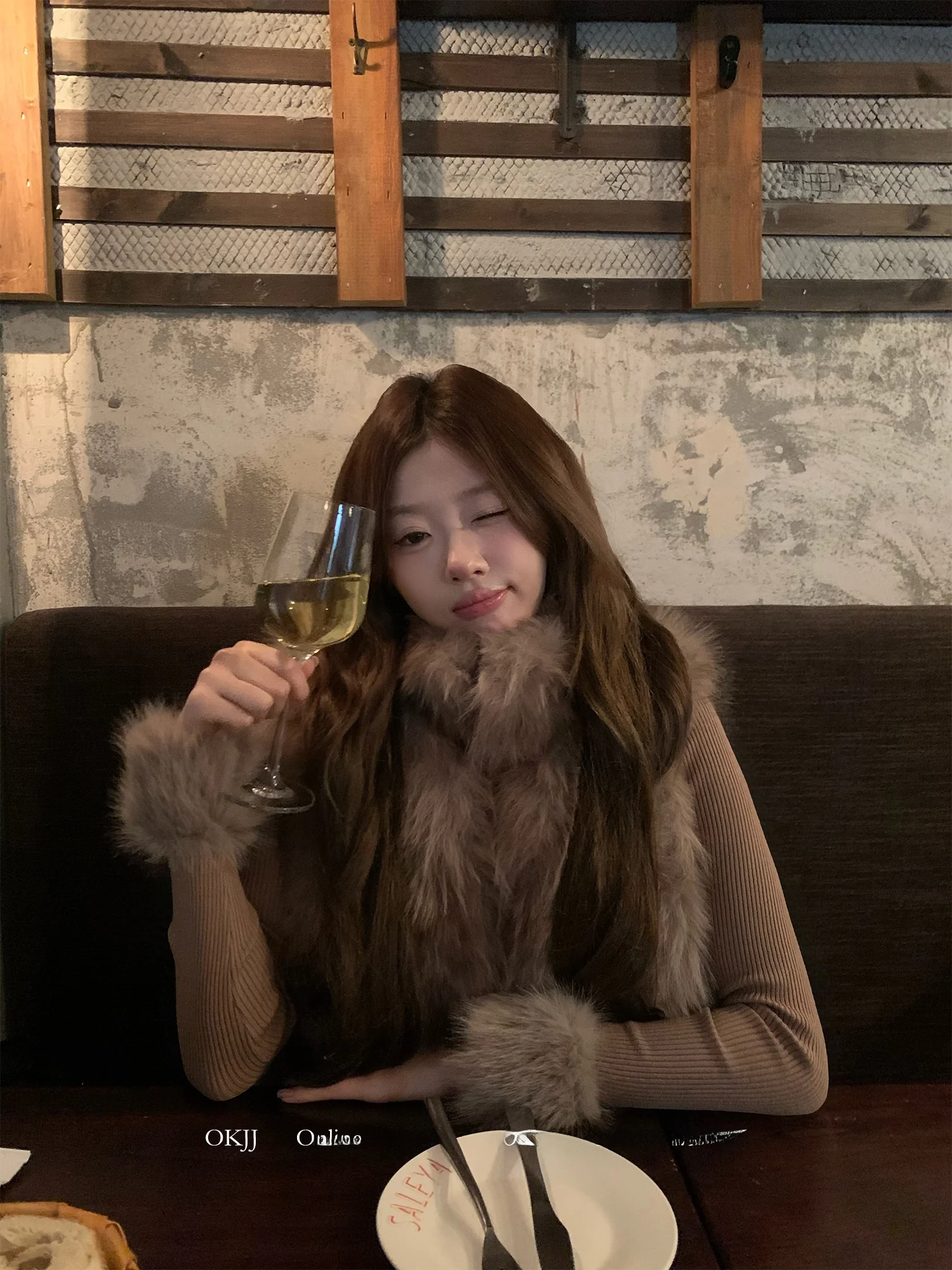 

Экологичная женская короткая куртка-жилет OKJJ из искусственного меха и кожи, роскошное прямое пальто из полиэфирного волокна