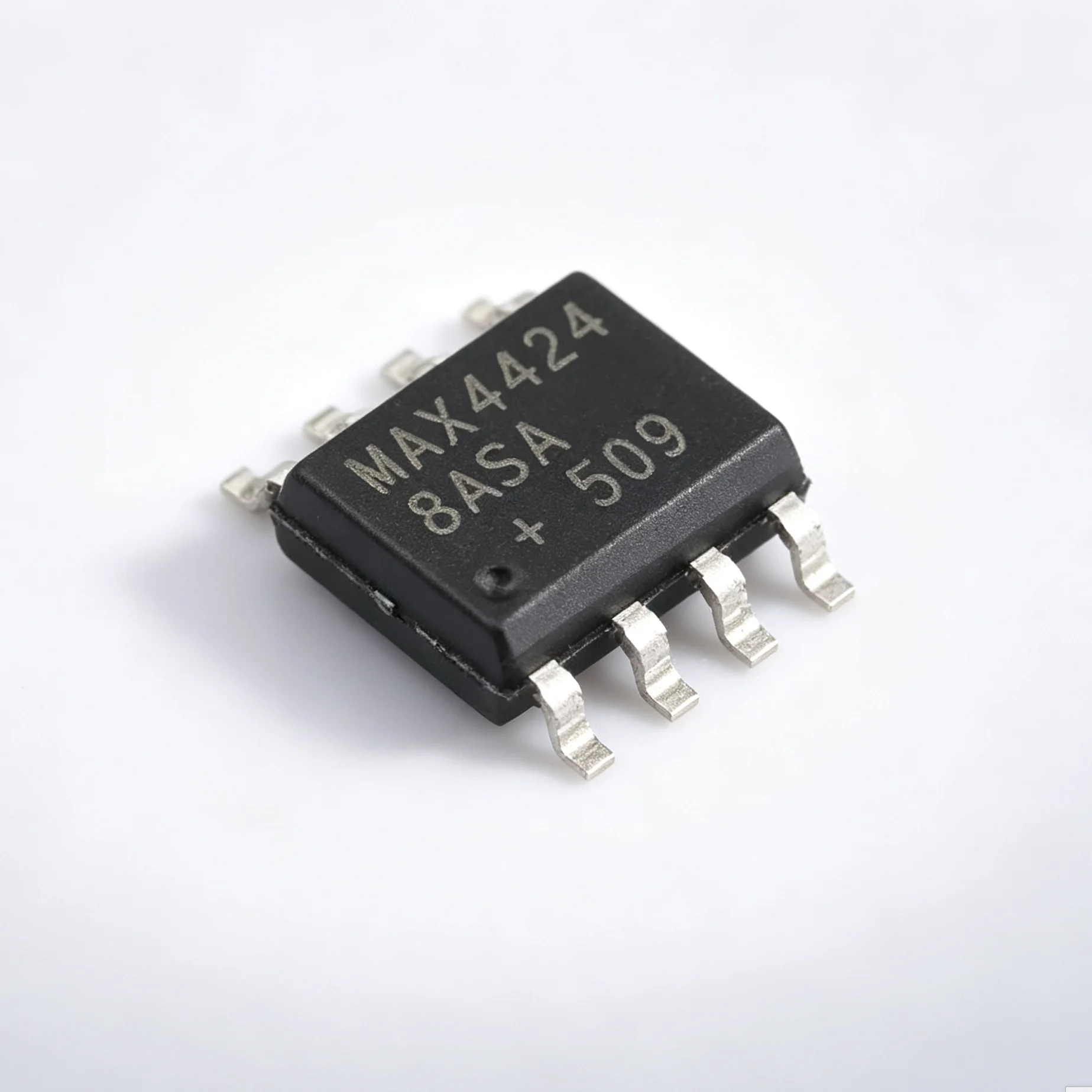 MAX44248ASA+T Precision op-amp  SO-8