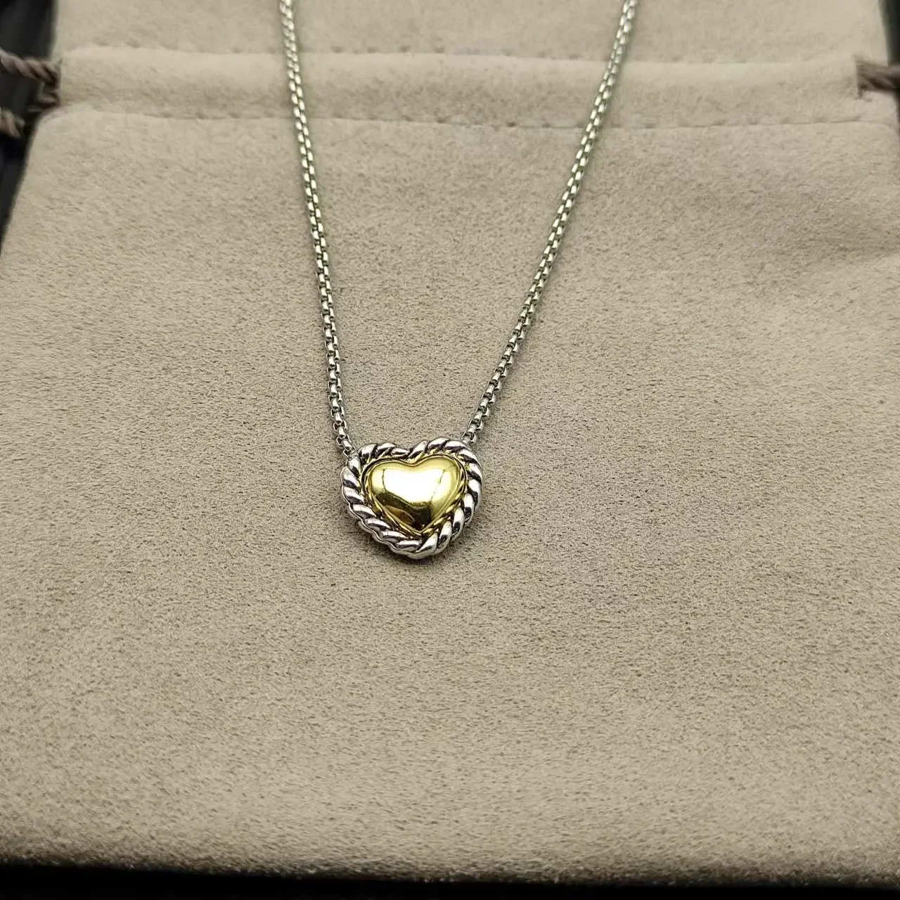 

High Quality Fashion Classic Dyt'S Latest Jewel-Set Pendant Necklace For Everyday Wear