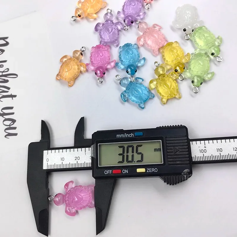 10 قطعة جميلة واضحة الفلورسنت السلاحف السحر لصنع المجوهرات الراتنج السلاحف البحرية الحيوانات قلادة سوار ذاتي الصنع المفاتيح