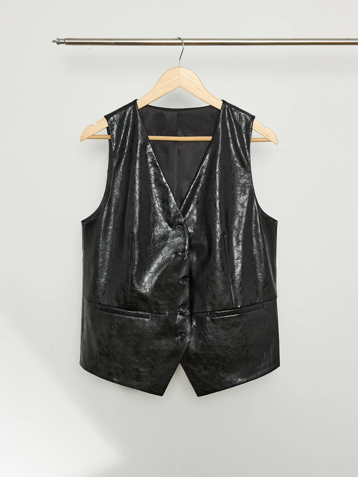 

Retro Weathered PU Leather Texture Vest Women's Inner Wear Fake Leather V-ne Regular Length Single Button Closure