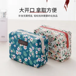 Nuovo sacchetto di immagazzinaggio cosmetico carino Mini portatile bagaglio a mano per ragazze sacchetto di immagazzinaggio di articoli da toeletta da viaggio organizzatore di bellezza borsa di fiori borse per il trucco