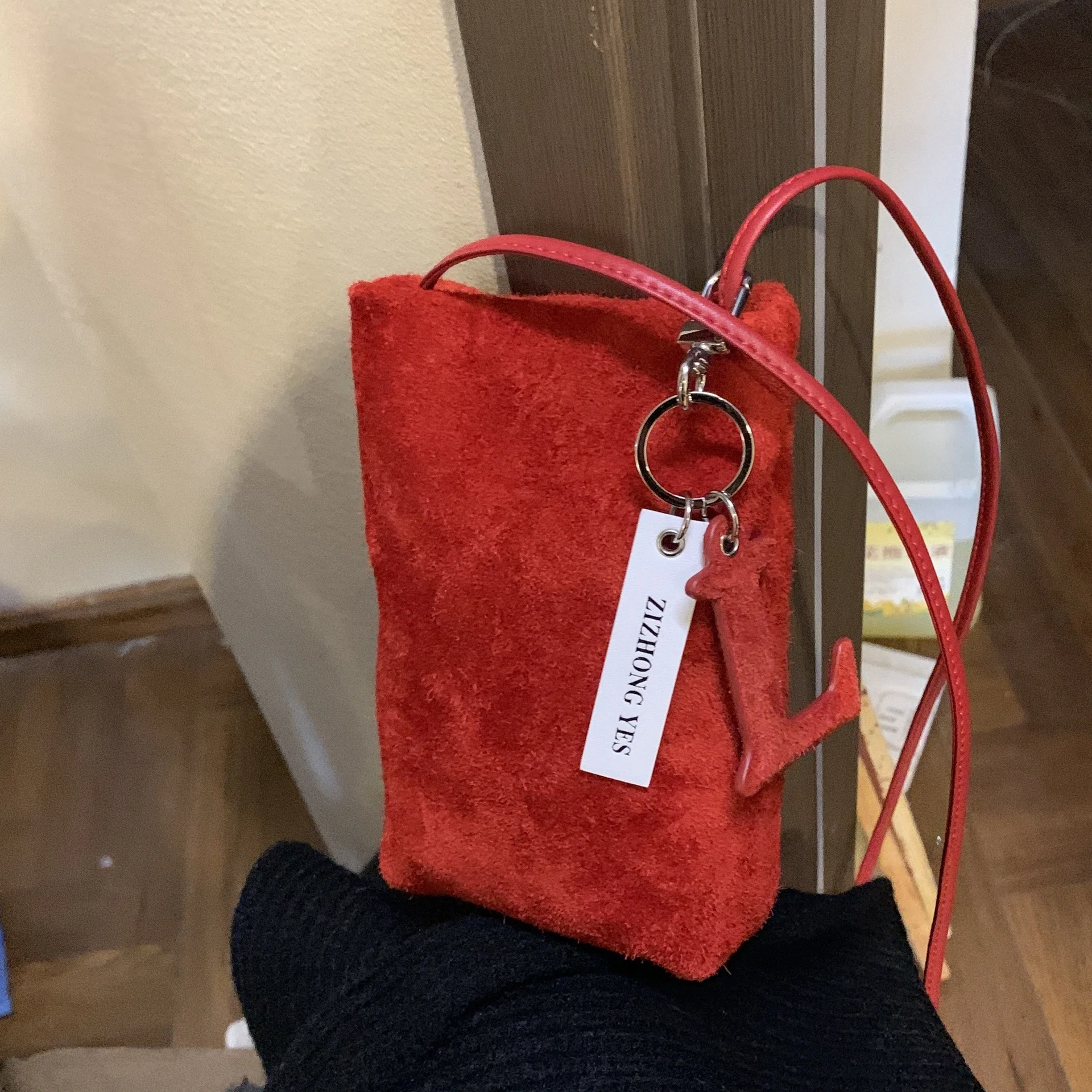 

Женская модная кожаная сумка через плечо, вертикальная сумка для телефона, простая сумка в стиле ретро, высококачественная сумка на одно плечо...