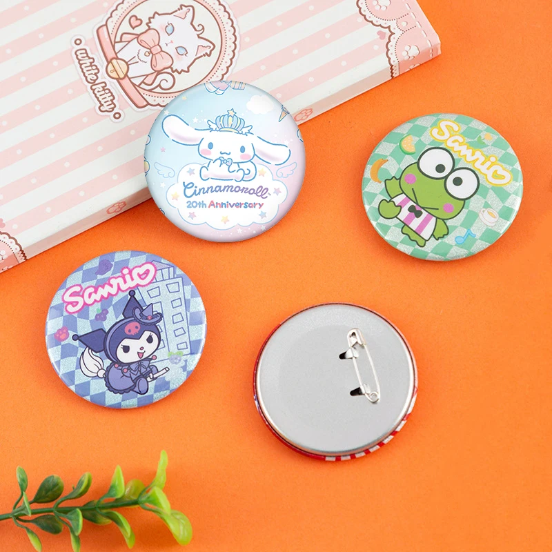 Anime Cinnamoroll Pochacco Knopf Pin Hallo Kitty Cartoon Figur Kuromi Abzeichen für Tasche Mode Cosplay Kostüm Revers Brosche Geschenke