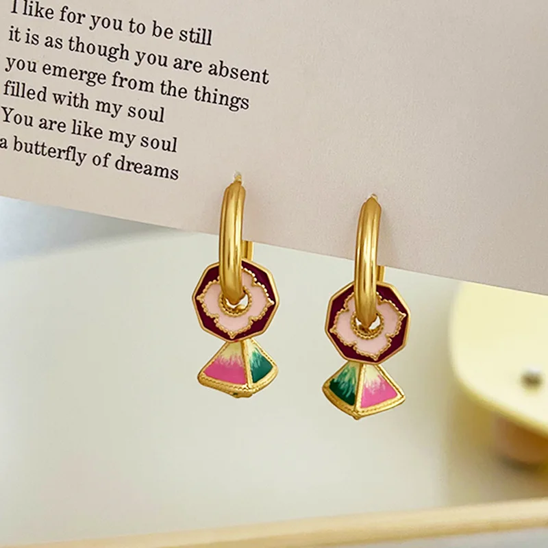 

A small retro multi-wear enamel dripping oil painting earrings light luxury high-grade sense of temperament ear buckle earrings