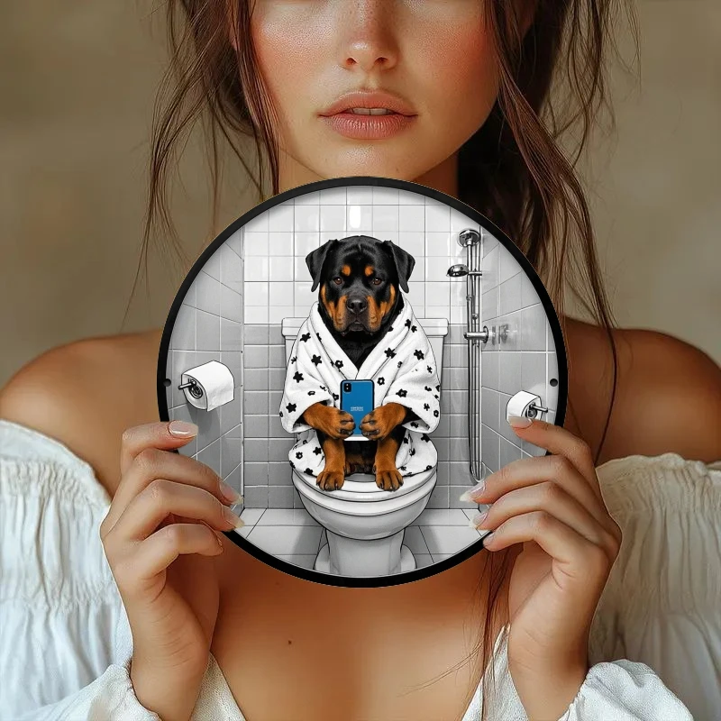 2D Flat - [2D Flat] 1pc Vintage Rottweiler in Bathroom Metal Sign, 2D Flat Iron Wall Art, Humorous Dog-Themed Decor for Home, Fa