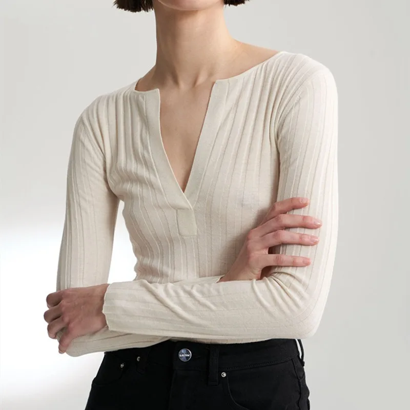 

2023 Temperament Commuter All-match V-neck Bottom Knit Jumper Top Woman