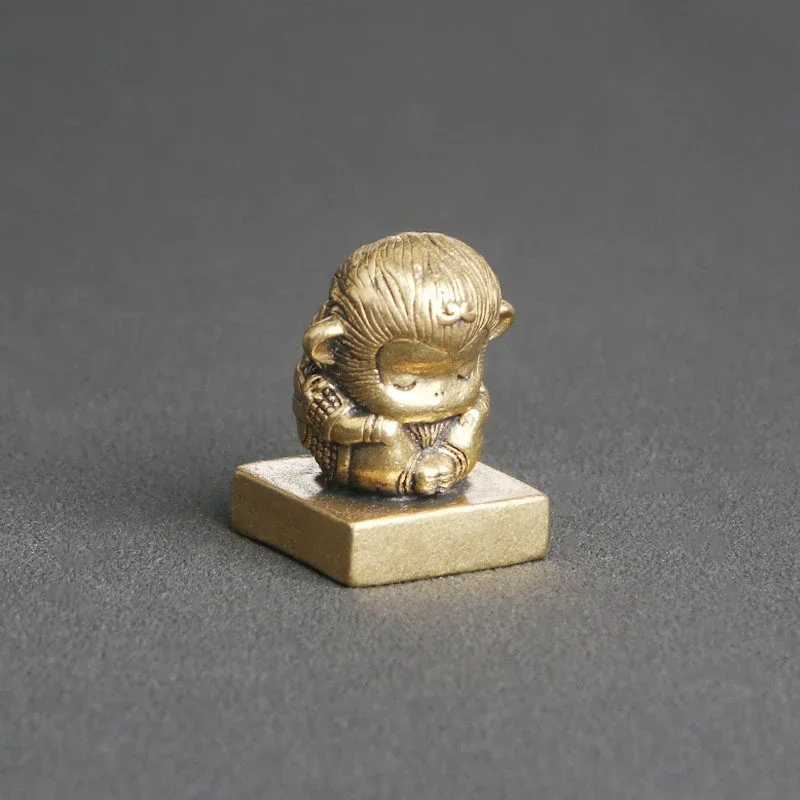 

Vintage Brass Cute Monkey King Seal Small Statue Lucky Desktop Ornament Solid Animal Figurine Miniature Home Decorations Crafts