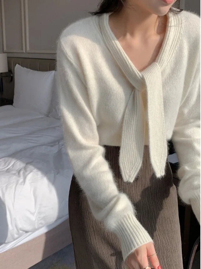 Słodki i elegancki damski sweter z dzianiny z krzyżowym wzorem, styl koreański, regularny krój, ekskluzywny produkt internetowy, włókno poliestrowe.