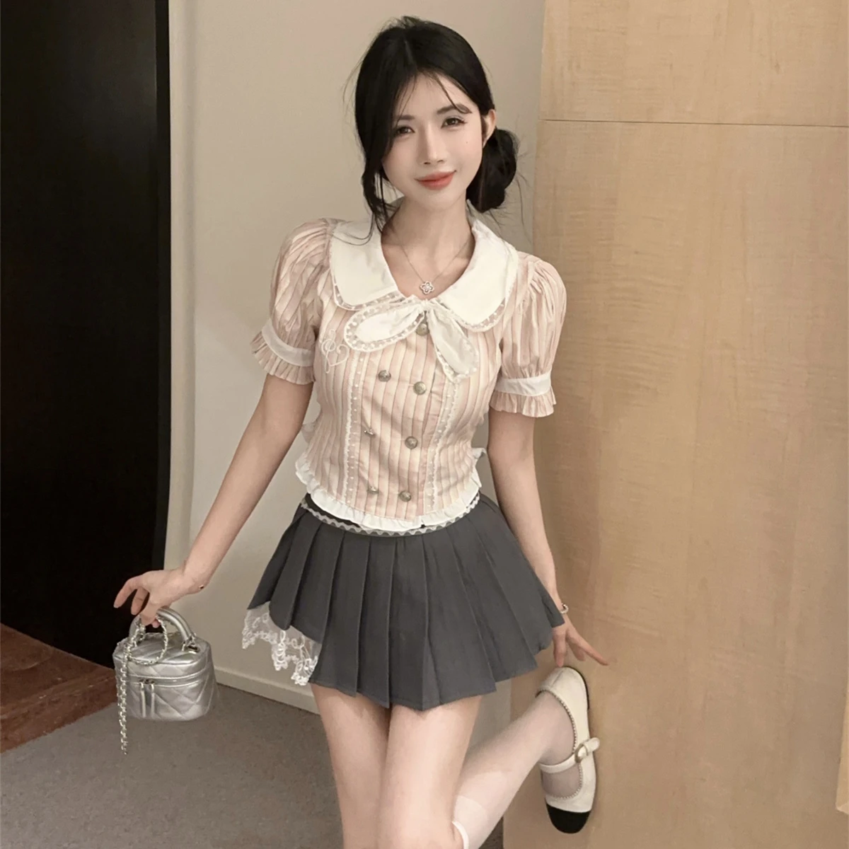 Set Rok Ruffle Pinggang Tinggi Bergaris dengan Ikat Pinggang, Pakaian Kerja Siswa Dua Potong yang Modis untuk Musim Semi 2025