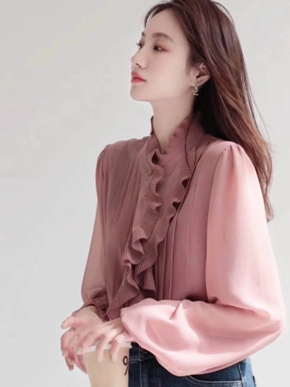 

Elegant Women's Fashion High-End Vintage Pleated Ruffle Hem Chiffon Shirt Trendy Commute Style Korean Version Autumn New Arrival