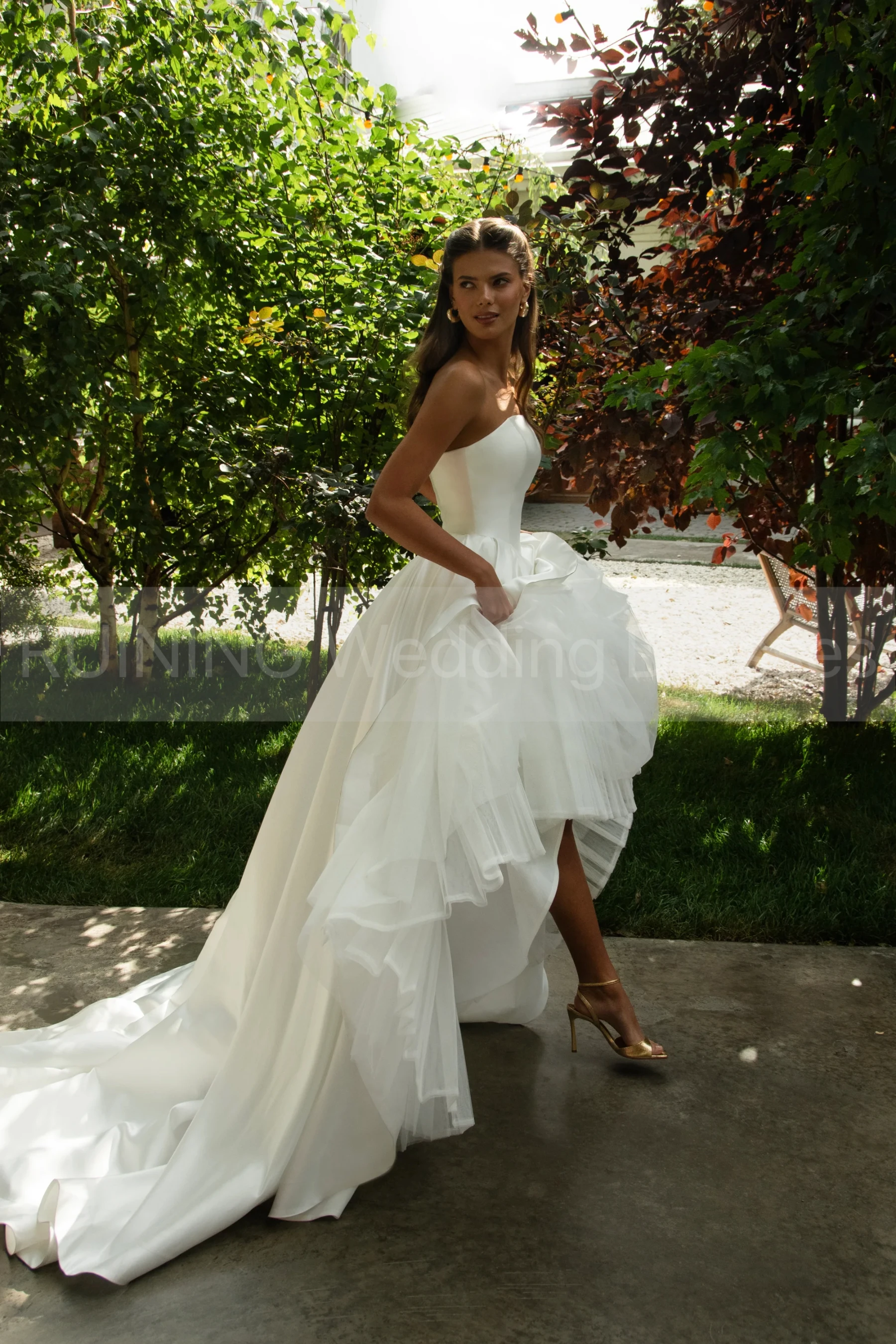 ชุดแต่งงานแบบไม่มีสายราคาประหยัด ปี 2025 ชุดเจ้าสาวทรงเอไลน์แบบเจ้าหญิง ผ้าซาตินเรียบง่าย ชุดราตรีงานพรอมยาวสำหรับงานแต่งงาน