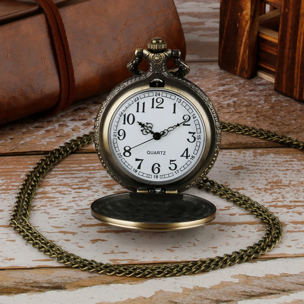 Catena della collana dell'orologio da tasca al quarzo analogico da donna con quadrante rotondo sovietica antico