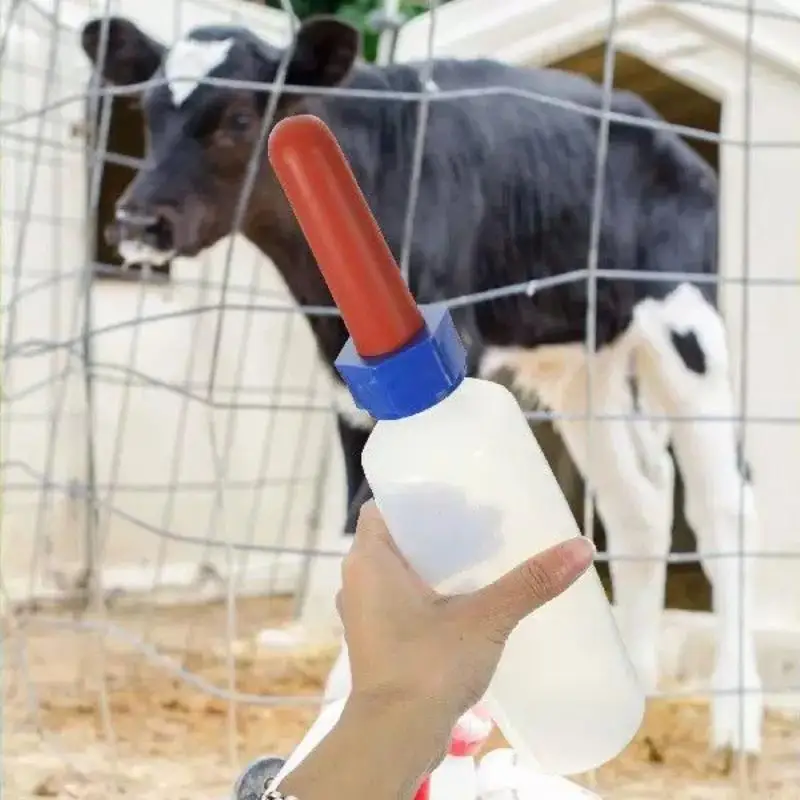 Kälberfütterungsflasche mit weichem Kunststoffnippel und auslaufsicherem Verschluss, perfekt für die Tierhaltung auf dem Bauernhof und die Pflege junger Kälber. – Detail 1