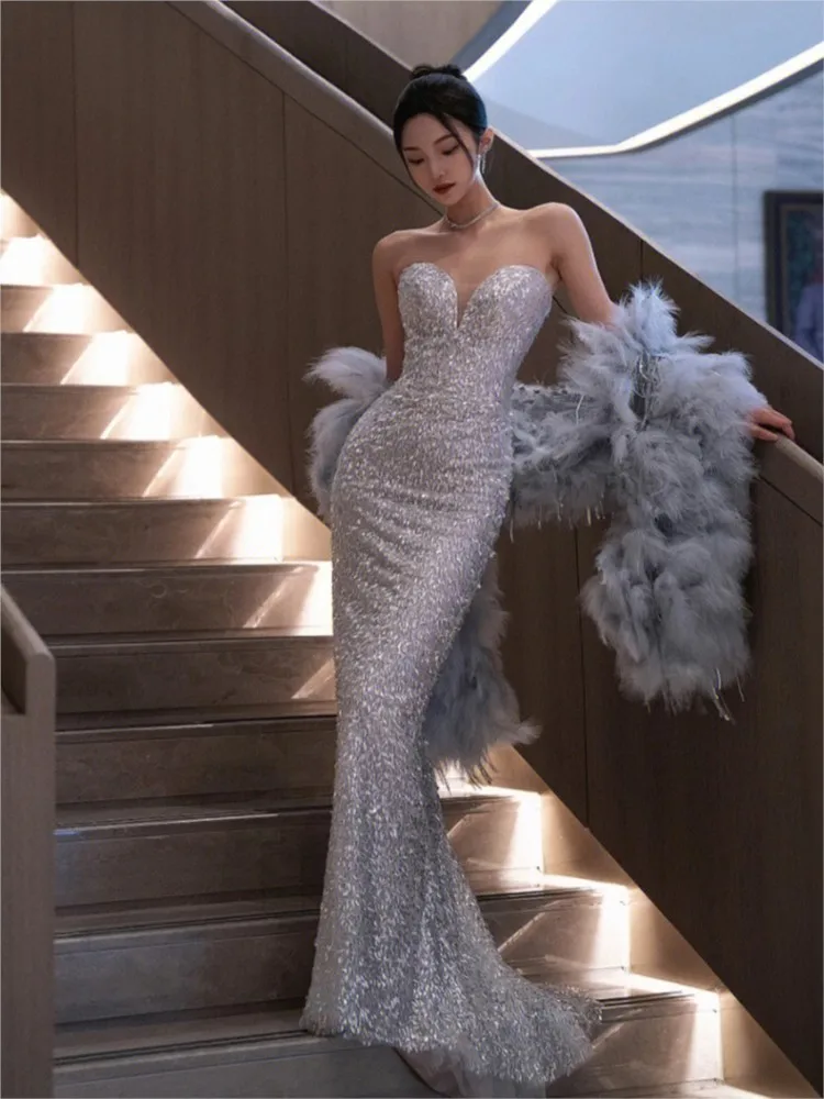 

A shawl for toasting elegant and luxurious fish-tail dress banquets