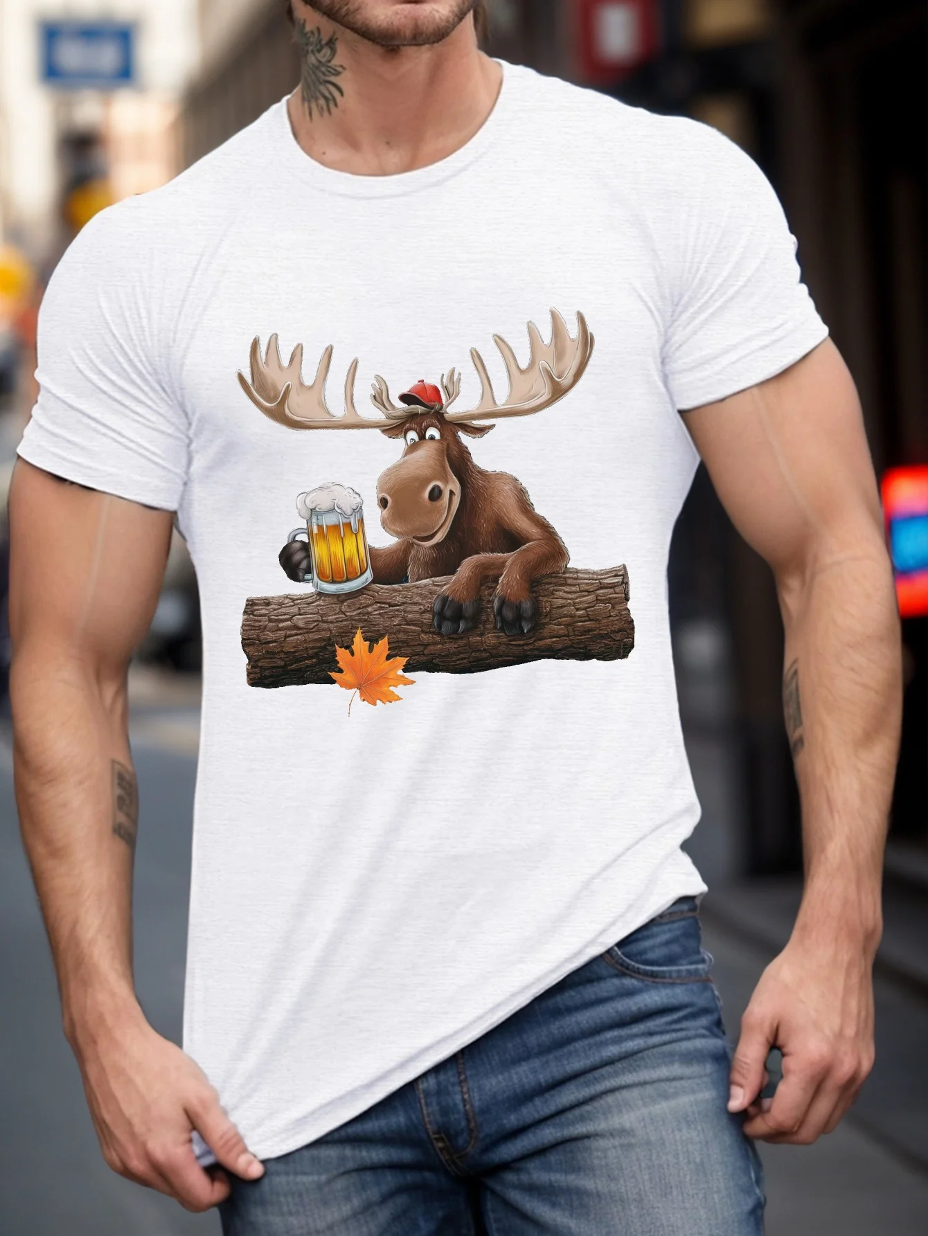 Męska koszulka z okrągłym dekoltem i nadrukiem kreskówkowego jelenia i piwa, 100% bawełna, lekko rozciągliwa, regularny krój