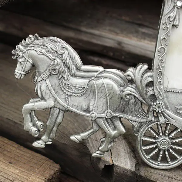 Russian Retro Metal Photo Frame, Personalized Memory Frame, Creative Tin Photo Frame, European Classical Court Carriage